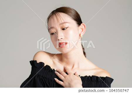 Young woman classical beauty Young woman classical beauty 104350747