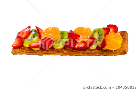 Puff pastry with custard cream, strawberries, tangerine and kiwi 104350812