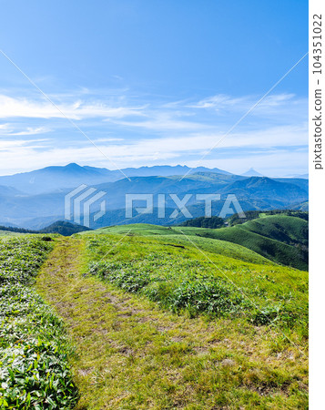 Mt.Mitsumine trekking in summer (View of Mt.Yatsugatake and Mt.Fuji from the summit) 104351022