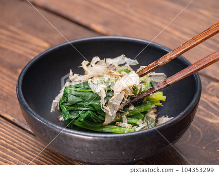 Boiled spinach and bonito flakes on top. 104353299