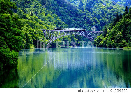 The Tadami Line Mankitsu-go, a special train that crosses the Daiichi Tadami River Bridge in spring (Mishima Town, Fukushima Prefecture, late May morning) The Tadami Line Mankitsu-go, a special train that crosses the Daiichi Tadami River Bridge in spring (Mishima Town, Fukushima Prefecture, late May morning) 104354331