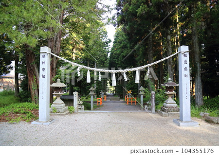 日雲神社（信樂高原鐵道經過境內）【滋賀縣甲賀市信樂町雲井站附近】 104355176