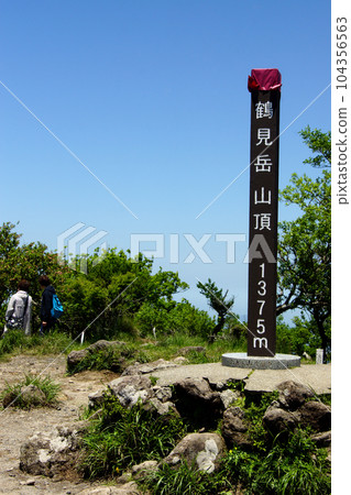 Tsurumi-dake, a popular sightseeing spot in Beppu City, landscape of the walking course colored with Rhododendron kirishima and fresh greenery 104356563