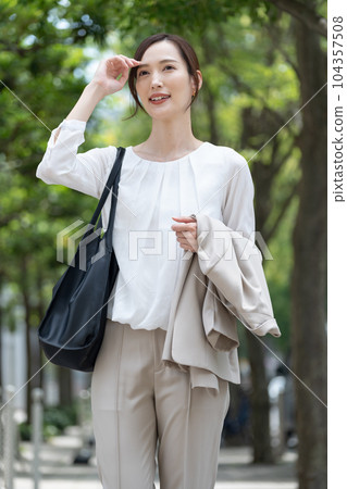 商務夏季女性肖像 104357508