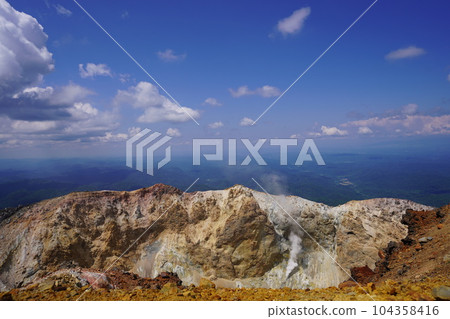 Mt. Akanake火山口 104358416