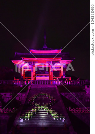 清水寺西門粉紅絲帶 104358496