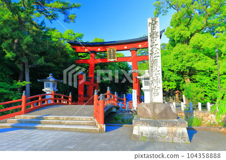 [Fukui Prefecture] Great torii of Kehi Jingu Shrine on sunny Hokuriku Road 104358888
