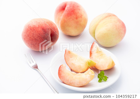 Momo (white back) background white 104359217