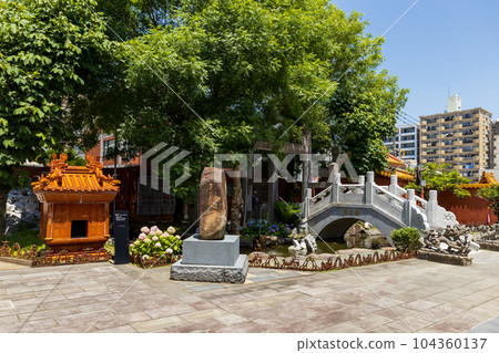 Hekisui Bridge, Suisei Gate and Furnace of Nagasaki Confucius Mausoleum [Nagasaki City, Nagasaki Prefecture] 104360137