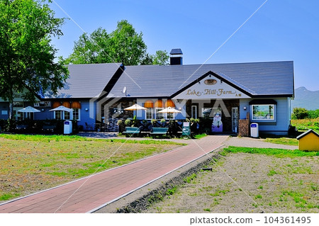 Hokkaido Toya Lake Hill Farm scenery 104361495