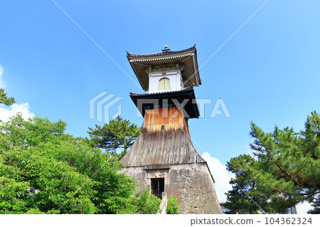 [Kagawa Prefecture] Japan's tallest lantern (high lantern) towering under the fine weather 104362324