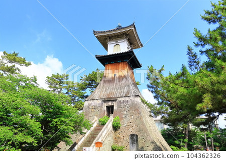 [Kagawa Prefecture] Japan's tallest lantern (high lantern) towering under the fine weather 104362326