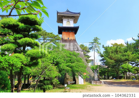 [Kagawa Prefecture] Japan's tallest lantern (high lantern) towering under the fine weather 104362331
