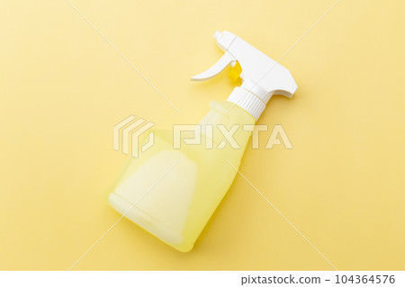 Spray detergent yellow back 104364576