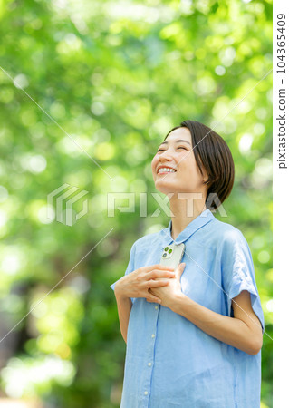 Female fresh green smartphone 104365409