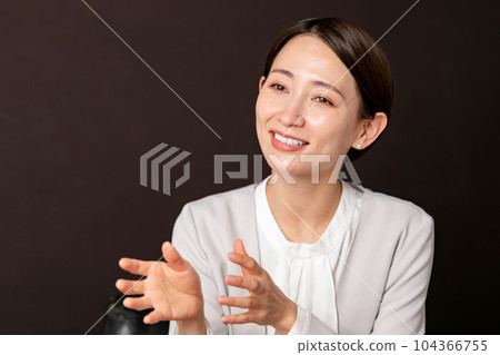 Woman having a conversation Interview Woman having a conversation Interview 104366755