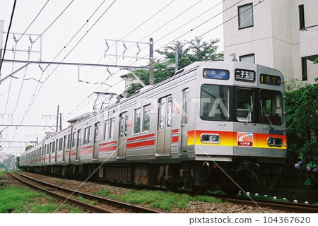 Tokyu Corporation 8590 series on the Oimachi Line heading for Futako Tamagawa 104367620