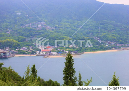 Think of the Shimanami Kaido and the Seto Inland Sea during the rainy season. The quiet Seto Inland Sea, the scenery of the islands connected by bridges, the sea sky, and early summer will soon come Think of the Shimanami Kaido and the Seto Inland Sea during the rainy season. The quiet Seto Inland Sea, the scenery of the islands connected by bridges, the sea sky, and early summer will soon come 104367799