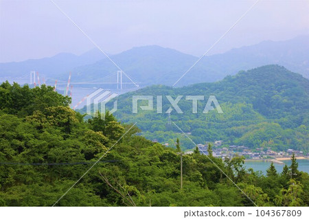 Think of the Shimanami Kaido and the Seto Inland Sea during the rainy season. The quiet Seto Inland Sea, the scenery of the islands connected by bridges, the sea sky, and early summer will soon come 104367809