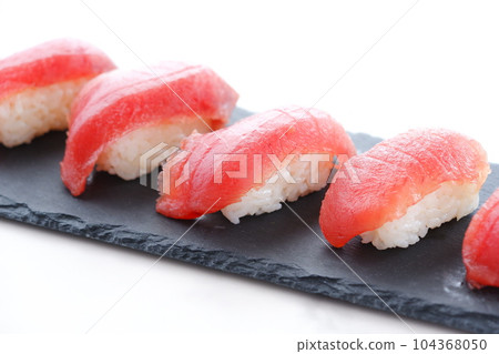 握壽司配新鮮金槍魚 104368050