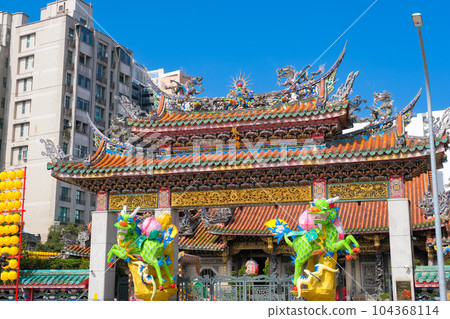 taiwan taipei longshan temple mountain gate 104368114