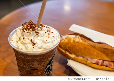 Cafe frappe and panini 104368158