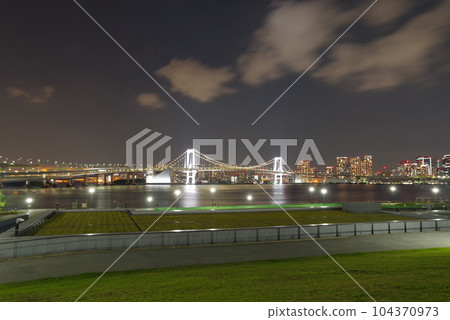 從豐洲看到的彩虹橋夜景 從豐洲看到的彩虹橋夜景 104370973
