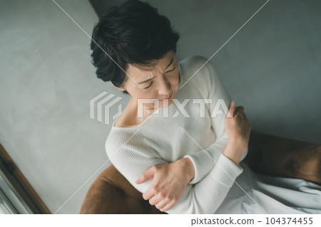 寒冷 女生 女孩 104374455