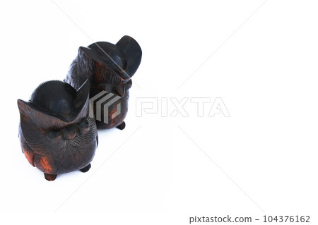 一對好木頭貓頭鷹 一對好木頭貓頭鷹 104376162