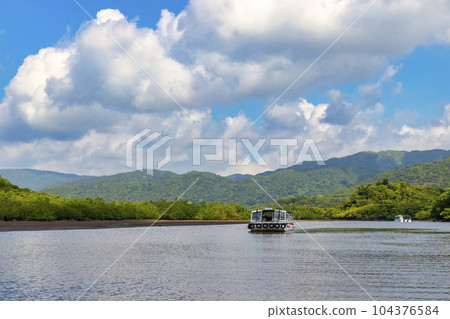 Nakama River (Iriomote Island, sunny in October) Nakama River (Iriomote Island, sunny in October) 104376584