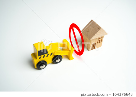 Restriction Ban on house demolition. Preservation of the building to classify it as a historical building of cultural heritage. Protection of private property. homeowners and developers conflict 104376643