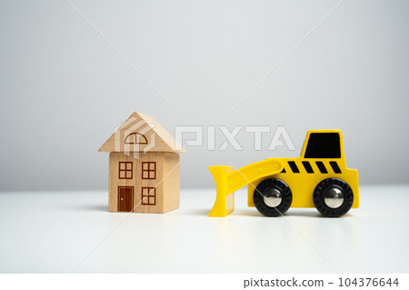 The bulldozer is about to demolish the house. Encroachment on private property. Illegal buildings construction. Plan for the renewal and restoration of residential areas. Lawsuit 104376644