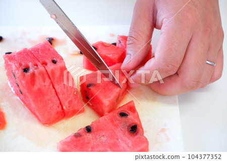 To cut watermelon To cut watermelon 104377352