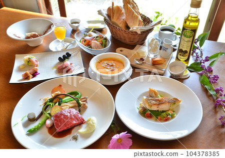 Italian restaurant dinner course Italian restaurant dinner course 104378385