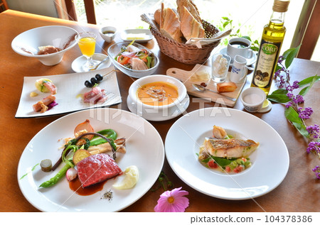 Italian restaurant dinner course Italian restaurant dinner course 104378386