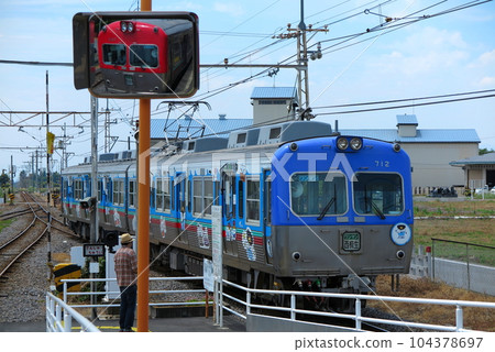 Type 700 car of Jomo Electric Railway, train change at intermediate station 104378697