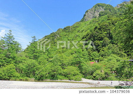 初夏的上高地,從河童橋附近仰望六百山 初夏的上高地,從河童橋附近仰望六百山 104379036