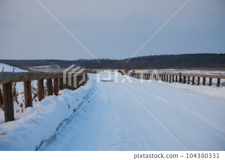 薩羅馬湖在冬天 104380331