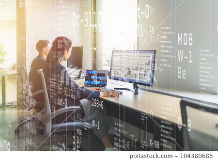 商務人士做辦公室工作 104380686