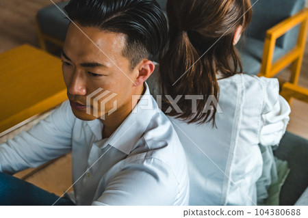 夫婦 情侶 情人 104380688
