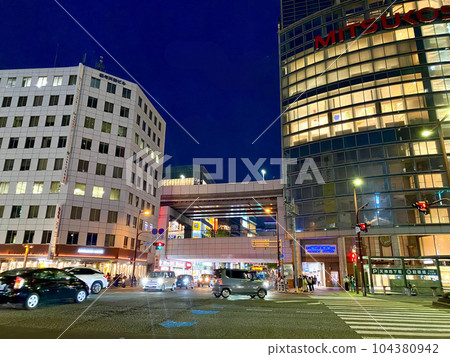 Tenjin: Night view of Watanabe-dori 4-chome intersection Tenjin: Night view of Watanabe-dori 4-chome intersection 104380942