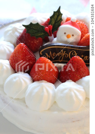 Christmas cake 104381684
