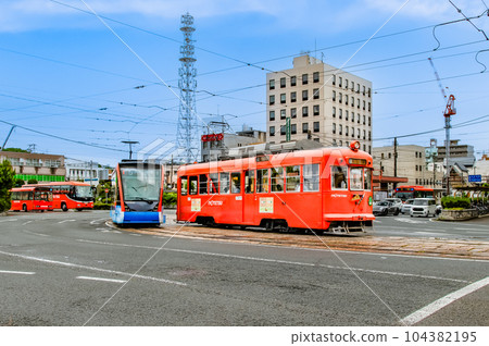 愛媛伊予鐵道~松山站前經過的有軌電車~ 愛媛伊予鐵道~松山站前經過的有軌電車~ 104382195