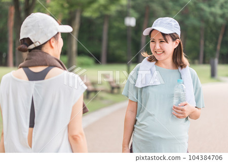 Pregnant women and mom friends, housewives, friends who exercise, walk, and run in the park Pregnant women and mom friends, housewives, friends who exercise, walk, and run in the park 104384706