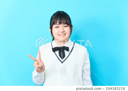 初中女生擺姿勢 104385218