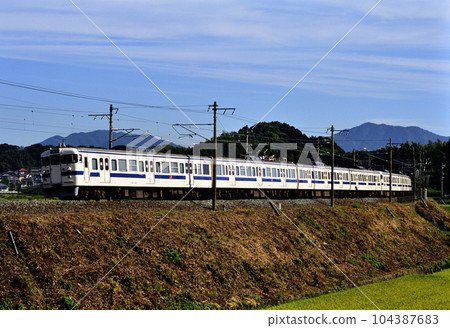2001 Series 415 local train on the Kagoshima Main Line 104387683