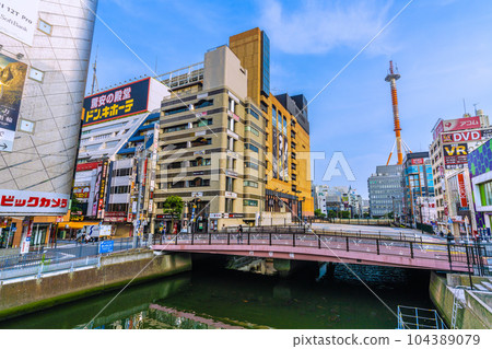 日本橫濱城市景觀清晨。橫濱站、橫濱Vivre、南幸橋等景觀 日本橫濱城市景觀清晨。橫濱站、橫濱Vivre、南幸橋等景觀 104389079