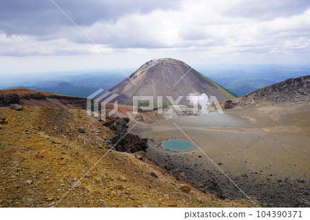 母寒嶽山神秘的藍色青池 104390371