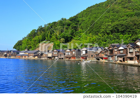 [Kyoto Prefecture] Funaya in Ine in fine weather 104390419