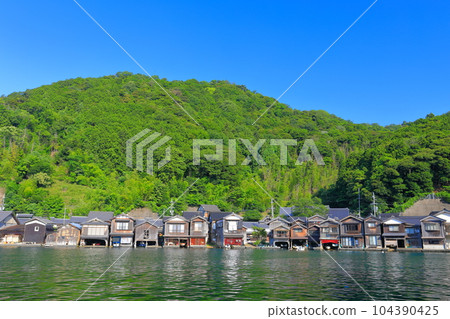 [Kyoto Prefecture] Funaya in Ine in fine weather 104390425